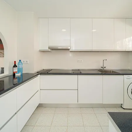 Sandra By The Sea Carrer del Mar